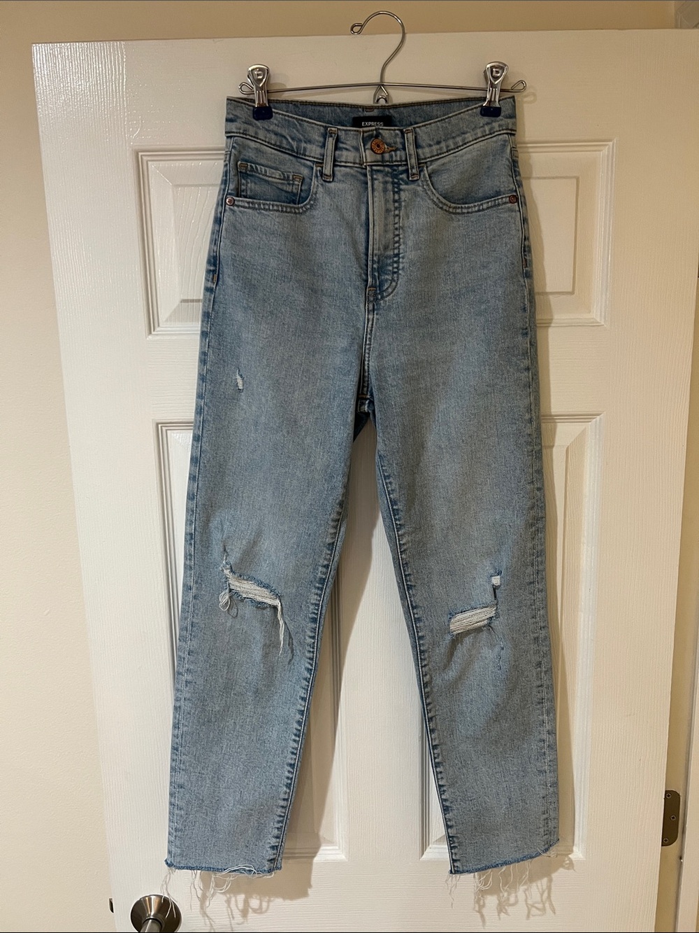 EXPRESS SUPER HIGH RISE DISTRESSED JEANS SIZE 00R
